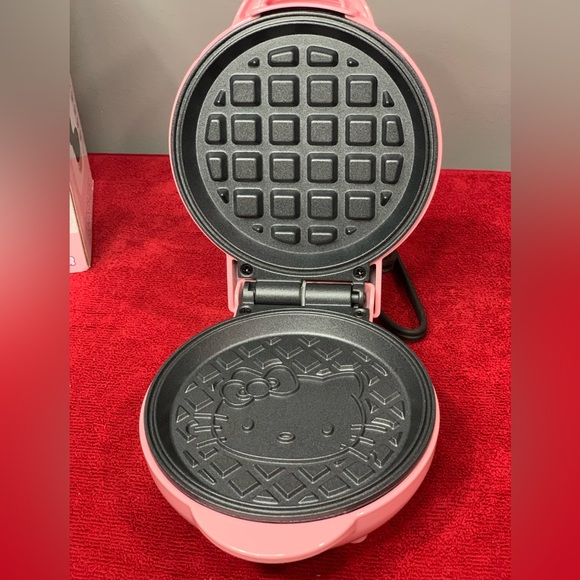 Hello kitty Sanrio Waffle Maker - Picture 3 of 4
